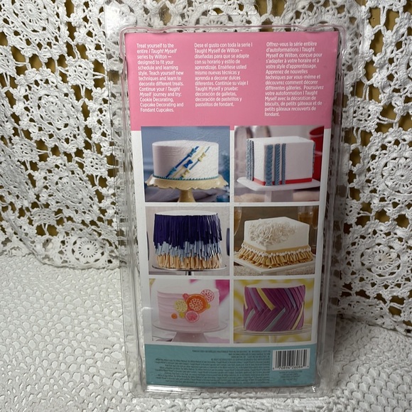 Wilton Cake decorating turntable and tools NEW! - Picture 5 of 5